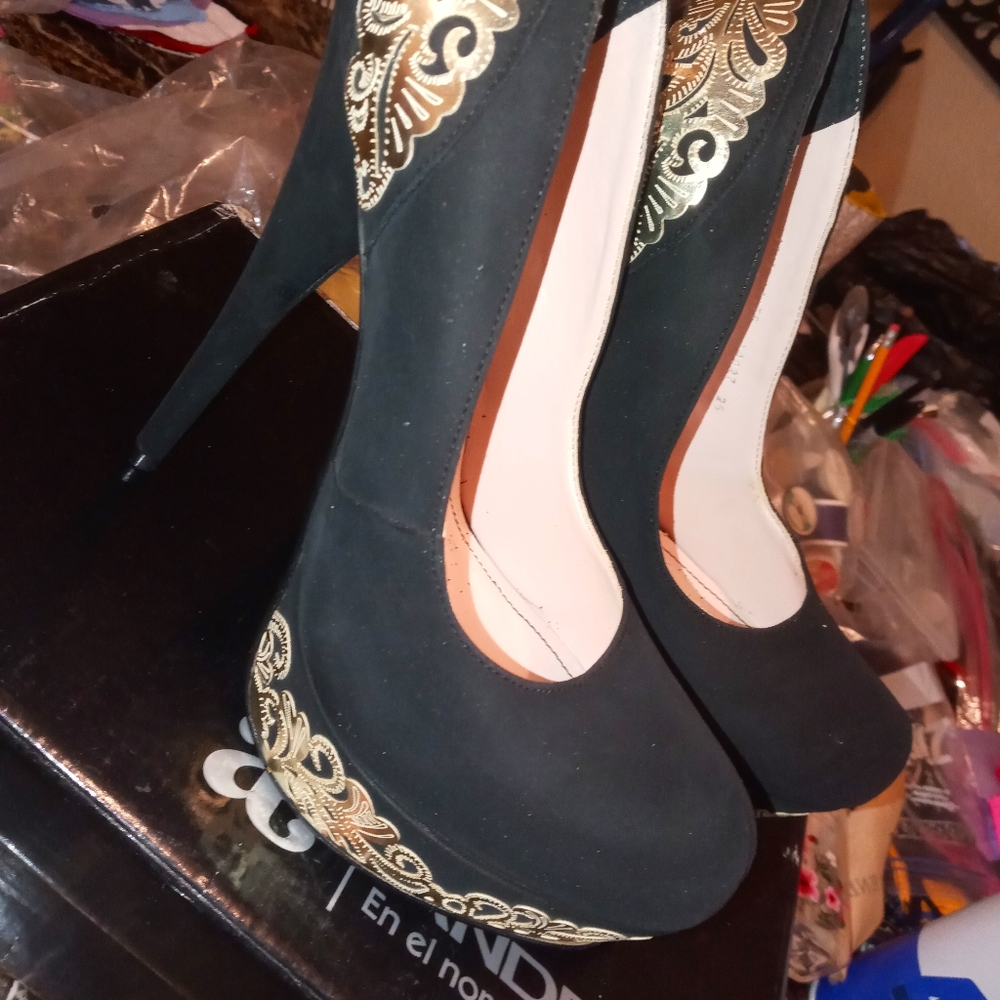 Heels - Picture 3 of 6